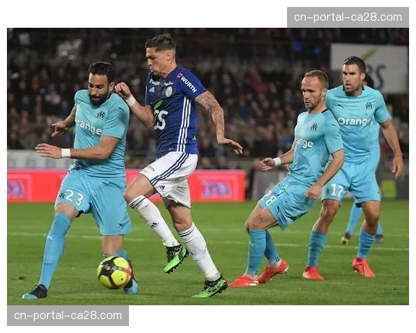 实时报道:马赛vs尼斯,客队通过严谨的区域防守,成功在半场遏制主队攻势 实时报道:马赛vs尼斯,客队通过严谨的区域防守,成功在半场遏制主队攻势