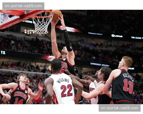 现场直击:热火与公牛比赛第三节,两队合计出现9次失误,体能下降明显 现场直击:热火与公牛比赛第三节,两队合计出现9次失误,体能下降明显